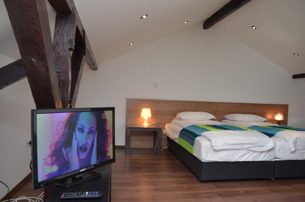 וליקו טורנובו Lion Guest House חדר תמונה