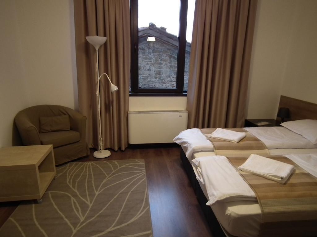 וליקו טורנובו Lion Guest House חדר תמונה